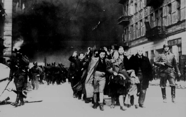 Warsaw Jews ordered into Ghetto