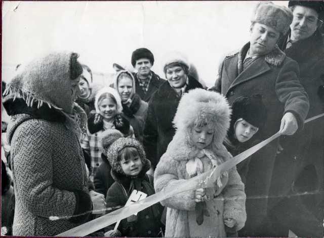 Долгожданный, торжественный  день новоселья 16 декабря 1976 года