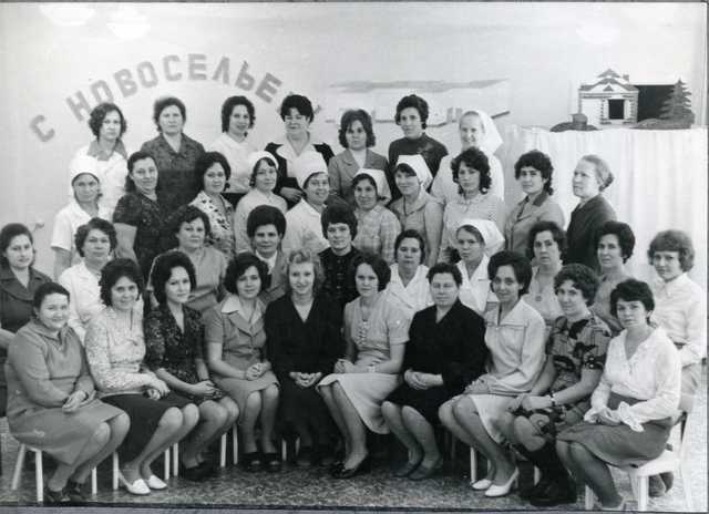 Коллектив сотрудников в день открытия яслей-сада №1 «Родничок» 1976 год