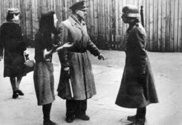 Warsaw Jews ordered into ghetto