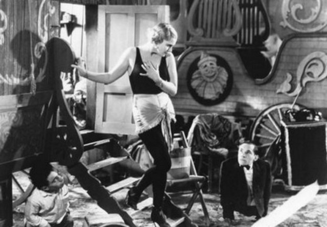 surge el cine sonoro con el estreno de El cantante de Jazz