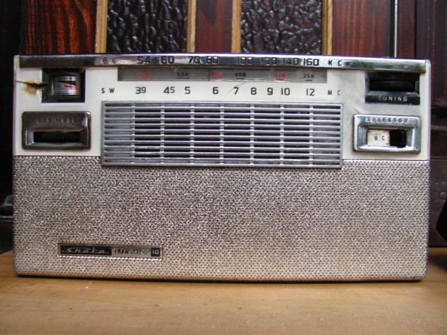 Invención del primer transistor japonés.