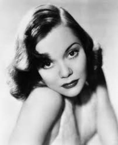 Marries Jane Wyman.