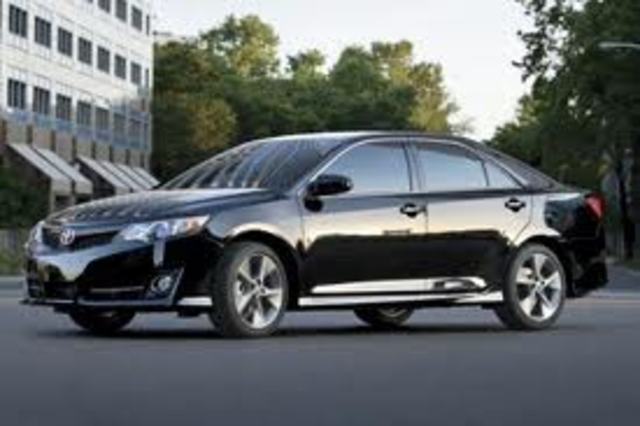 Mis padres compraron mi hermana un coche.