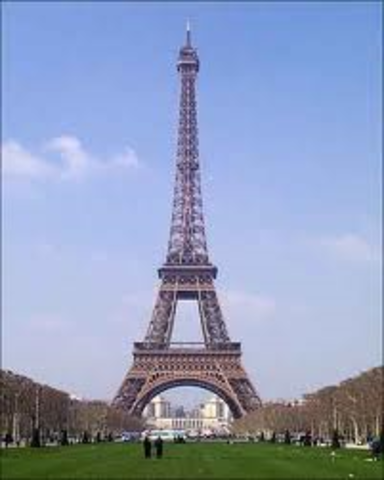 Tour Eiffel Construite