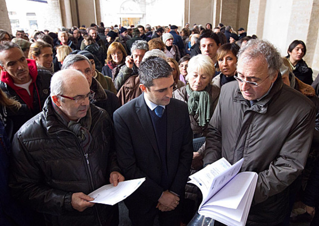 Commercianti in piazza contro il comune