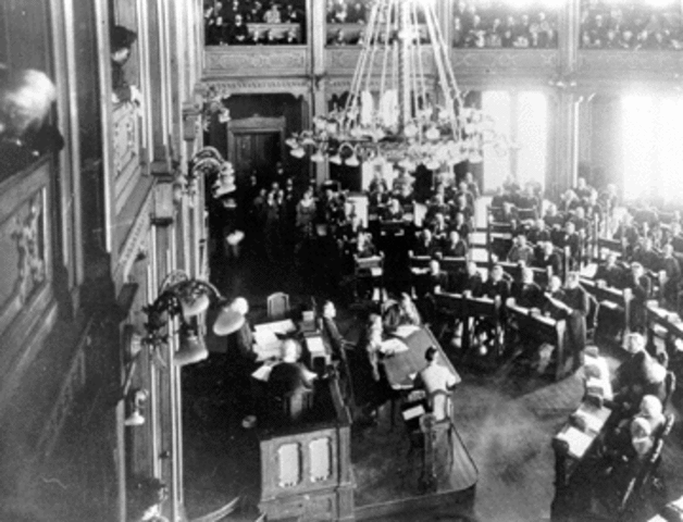 Nobel Peace Prize awarded to Teddy Roosevelt