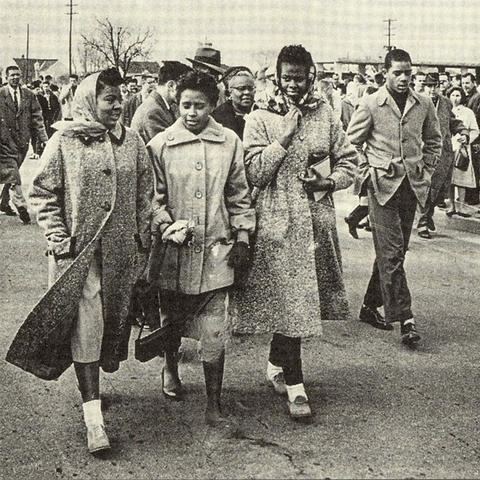 The governor orders all schools to integrate