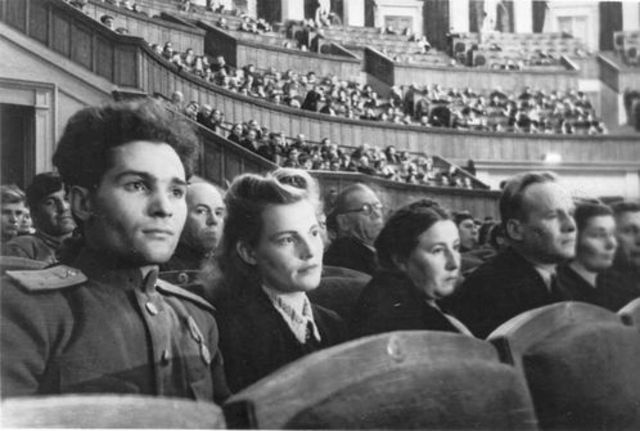 Театры в городе Горький.