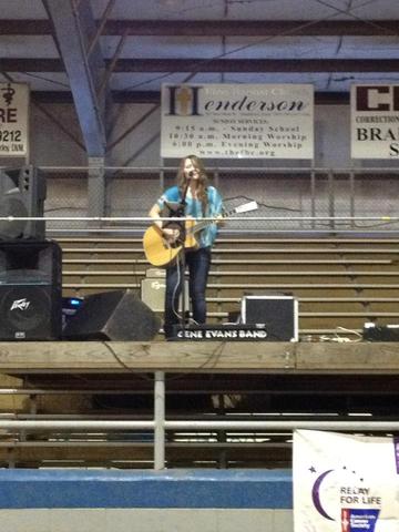 Carrera de Relevos para la Vida-- El veintiséis de abril, dos mil doce