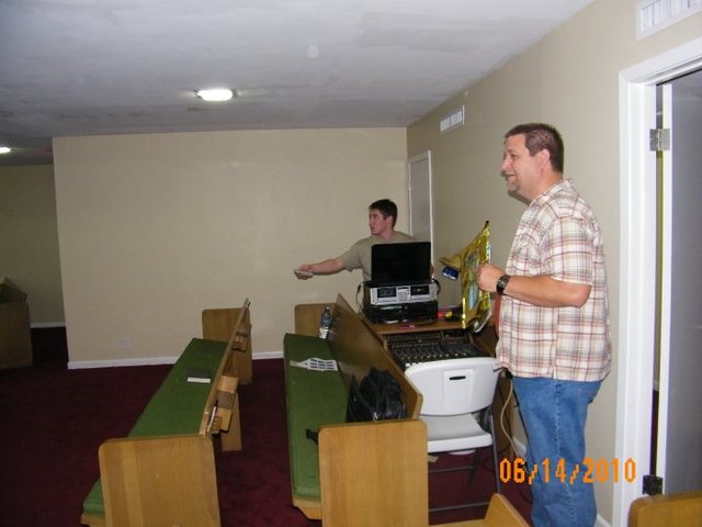 Mi familia y you empezamos a asistí la iglesia.