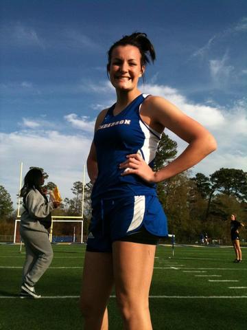 Asistí Henderson High.