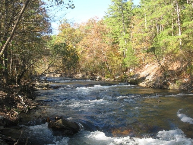 Mi familia y yo fuimos a una caminata de seis millas en Beavers Bend.
