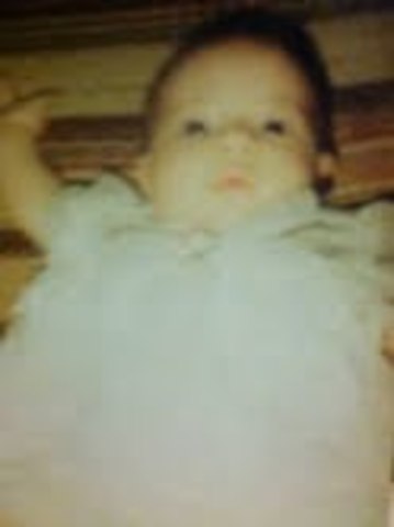 Yo nacé en nueve de febrero de cien noveciento noventa y ocho