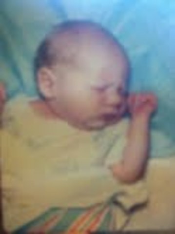 Mi hermano nació en cinco de augusto de cien noveciento occhenta y seis