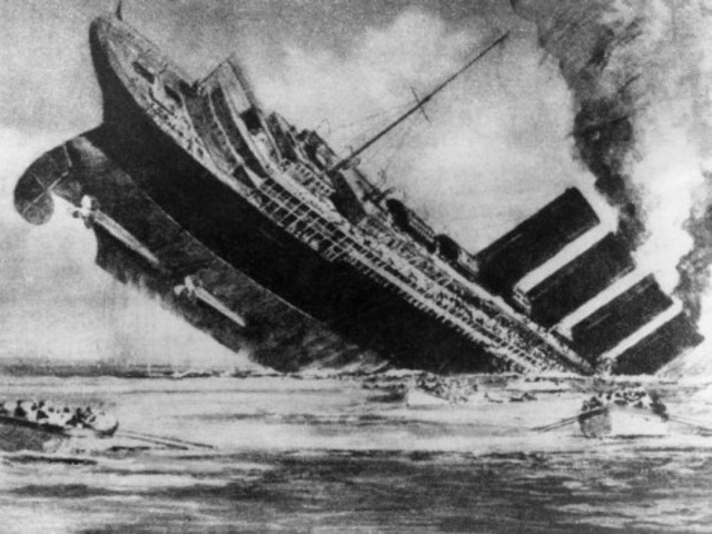 RMS Lusitania Sinks