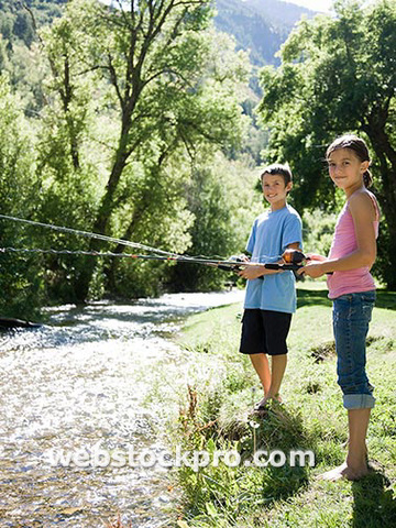 Mi hermano y yo pescamos.