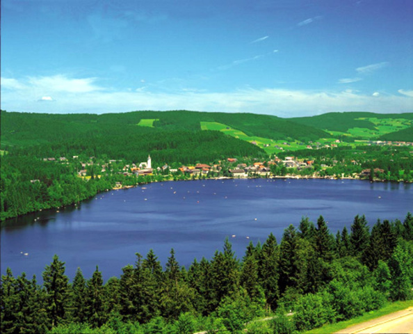 Acampamos en el lago Titi,está en el sur de la Selva Negra alemana
