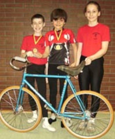 Participaté en la competencia de artístico ciclismo y gané un trofeo.