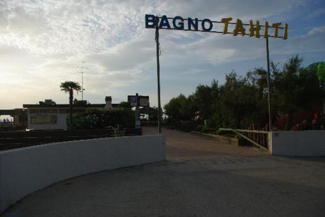 Trabajé en una nueva bar en la playa de Italia durante el verano
