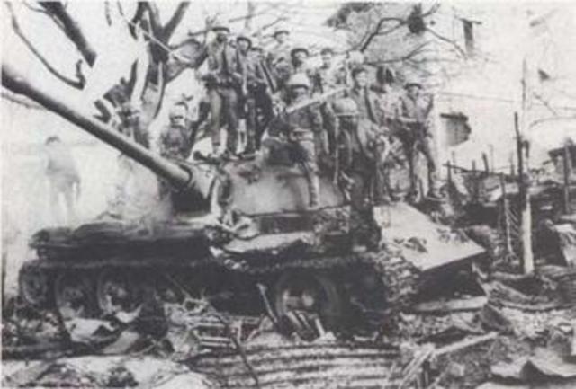 North Vietnam captures Quang Tri