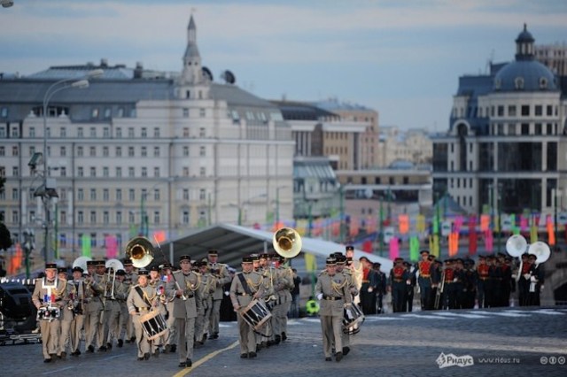 Le spectacle continue