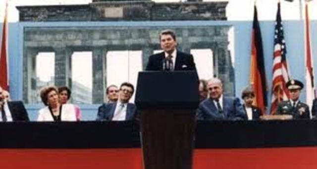 ronald Reagan delivers speech
