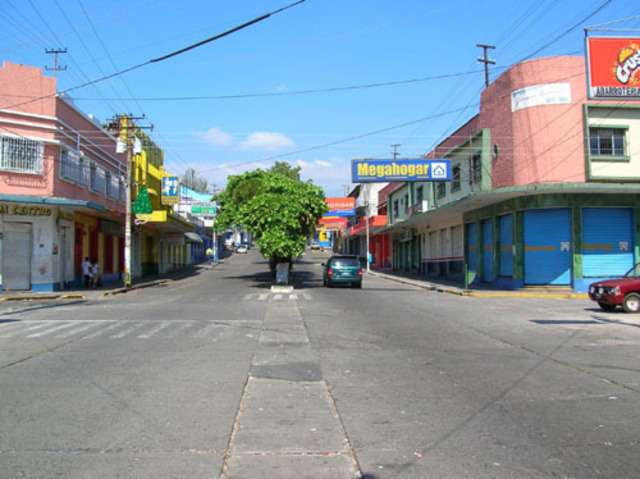 ALMACENES UBICADOS EN AVENIDA LA LIBERTAD