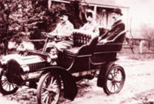 Mary Anderson invents the windsheild wiper