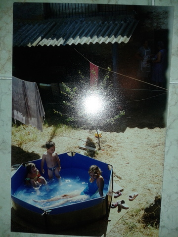 Piscina al jardí de la casa del poble