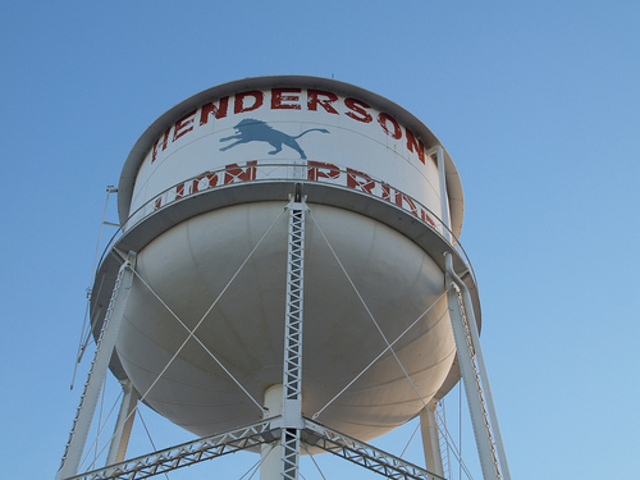 Nací en Henderson, Texas