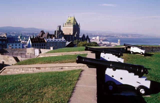 Montréal capitule à son tour
