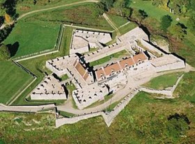 Le fort Carillon, abandonné par les troupes est repris par les anglais qui le nomme le fort Ticonderoga