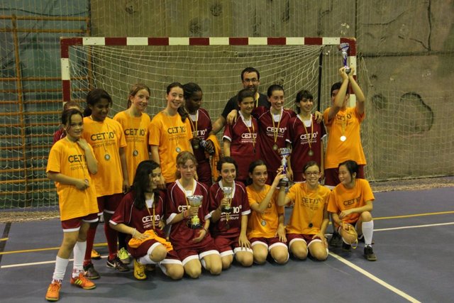 Júlia start playing football