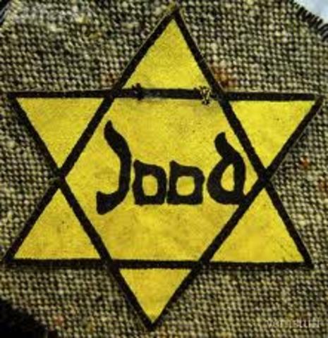 Nazis ordered jews to wear yellow stars