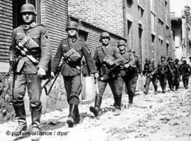 Germany invades Poland. Britain and France Declare War