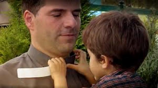 Se ordena sacerdote.