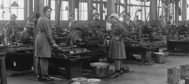 By 1920 the United States surpass Great Britian in manufacturing