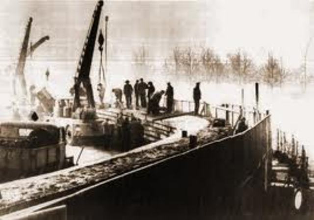 Berlin Wall is erected