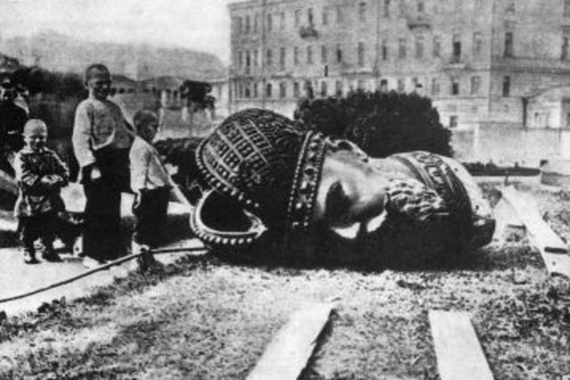 Enevælden i Danmark afskaffes