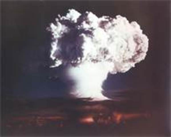Explosion of the first hydrogen bomb