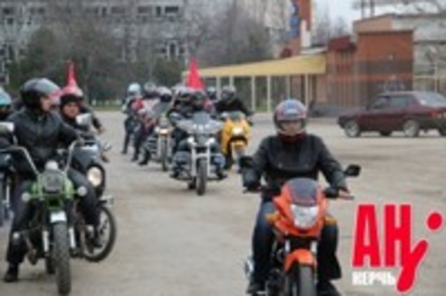 Байкеры и автомобилисты проехали по местам боевой славы