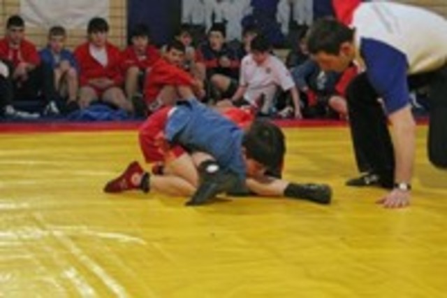 Керченские самбисты снова вернулись с победой