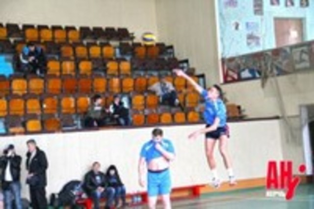 На волейбольной площадке сошлись Керчь, Ленино и Феодосия