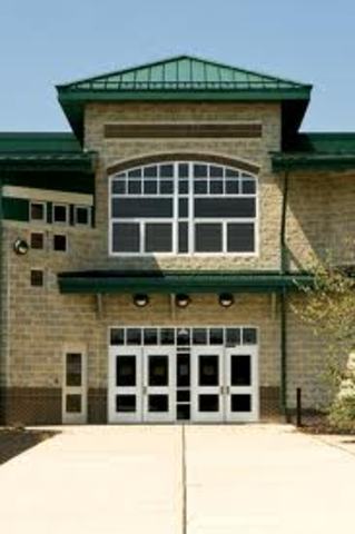 Yo empece el escuela secundaria en el veintisiete de Augusto dos mil once