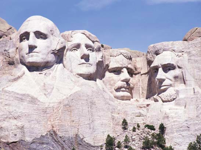 Gutzon Borglum开始做 Mount Rushmore