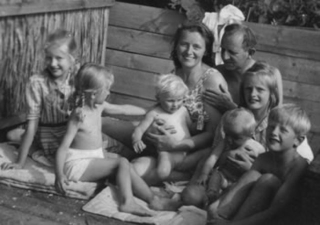 Chapter 18 Section 3: Jews escaping