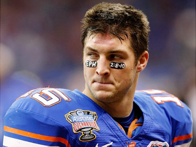 Tim Tebow gets a scholarship to the Florida Gators