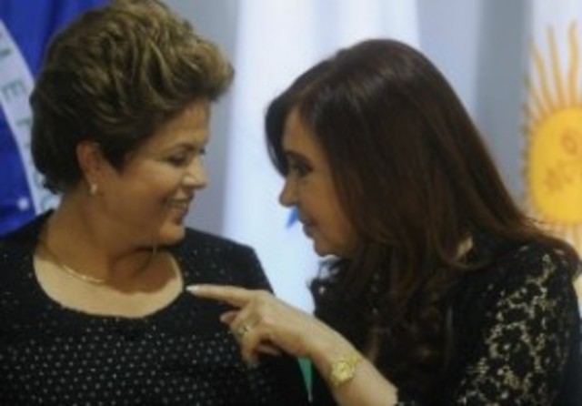 Cristina Fernández de Kirchner y Dilma Rousseff se reunen con miembros de las delegaciones de ambos países