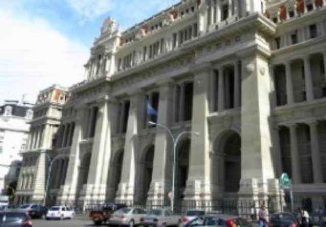 Se promulgó la Ley 26.854 que regula las medidas cautelares en causas contra el Estado